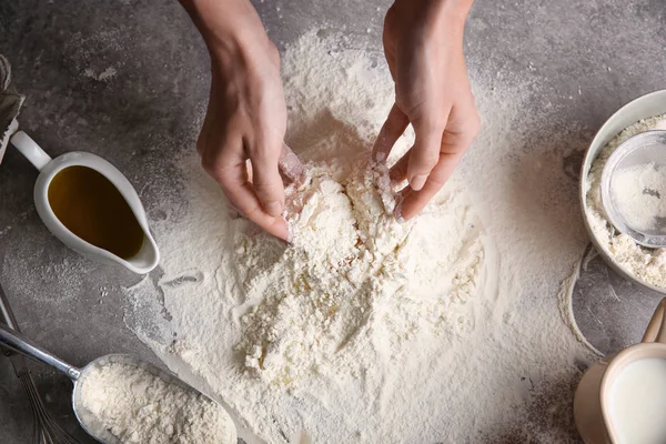 Female chef making dough on kitchen table — Stock Photo, Image