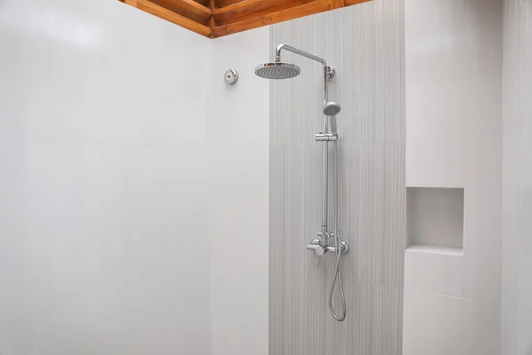 Shower in modern hotel bathroom — Stock Photo, Image