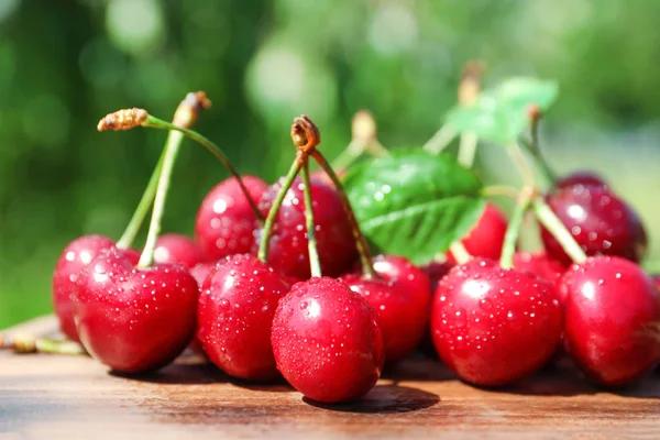 Tasty ripe cherries — Stock Photo, Image