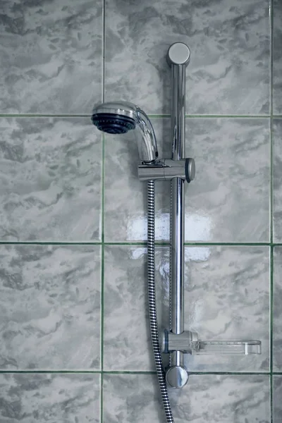 モダンなホテルのバスルームのシャワー — ストック写真