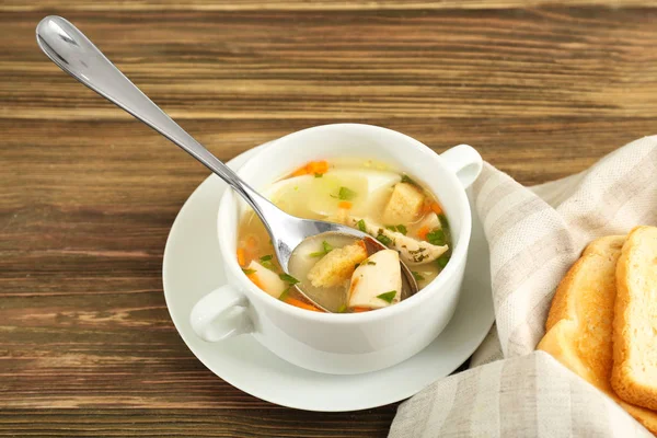 Masada lezzetli çorba ile plaka. Bir kavram için pişirme