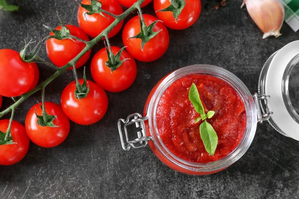 Glass jar with tasty tomato sauce for pasta — Stock Photo, Image