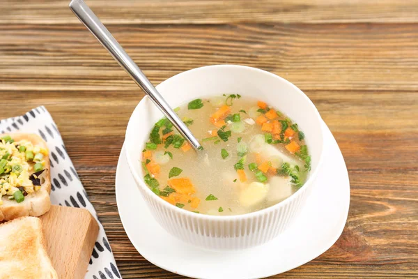 Teller mit leckerer Suppe — Stockfoto