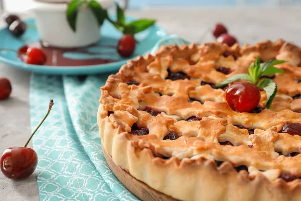 lezzetli vişneli pasta 