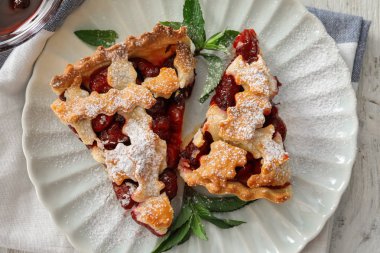 lezzetli vişneli pasta 