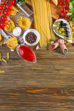 domates soslu makarna için 