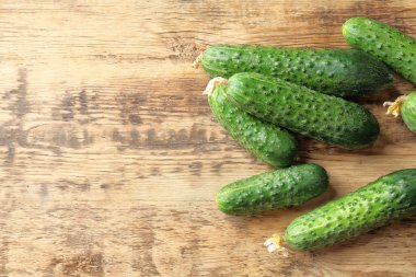 Olgun taze salatalık 