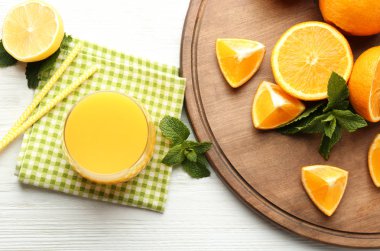 Taze meyve suyu ile kompozisyon 