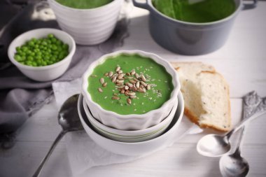 Yeşil bezelye püresi