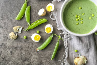 Yeşil bezelye püresi