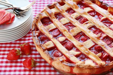 enfes Çilekli pasta 