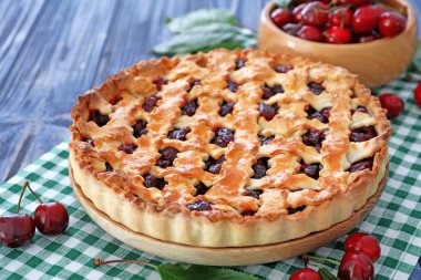 lezzetli vişneli pasta 