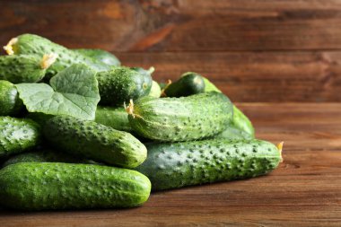 Olgun taze salatalık 