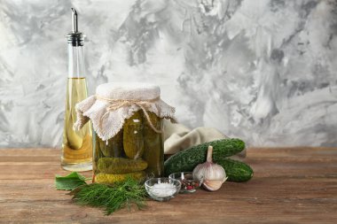 Lezzetli salatalık turşusu 