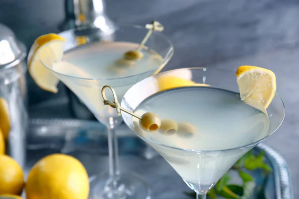 Okulary Martini kropla cytryny — Zdjęcie stockowe
