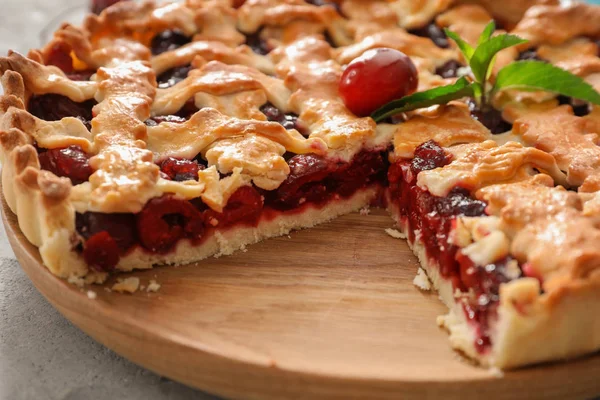 Delicious cherry pie — Stock Photo, Image