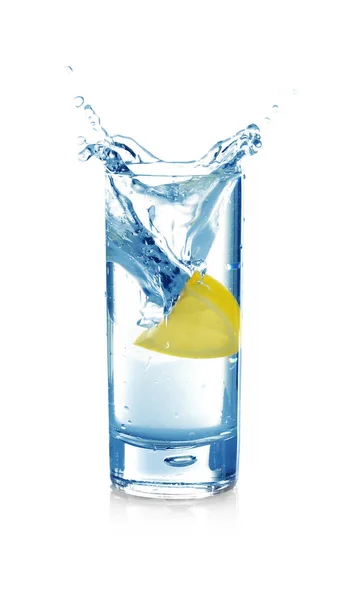 Fetta di limone in vetro con acqua — Foto Stock