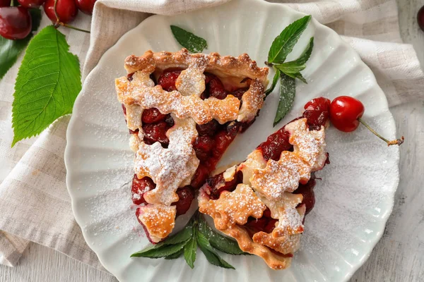 lezzetli vişneli pasta 