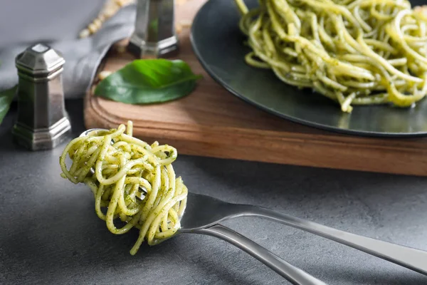 Deliciosa pasta con salsa de pesto — Foto de Stock