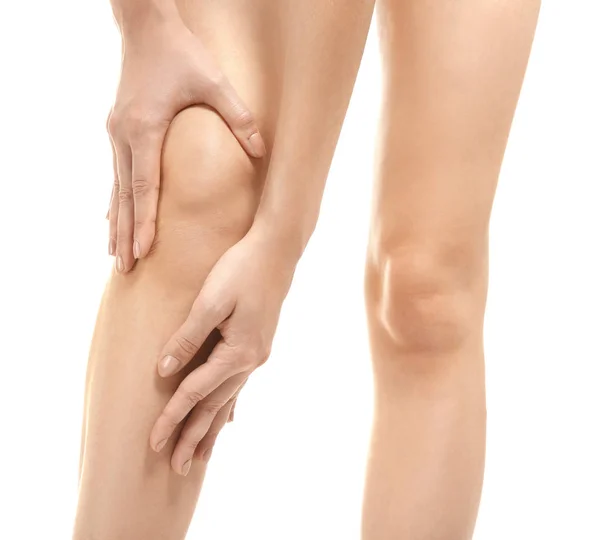Jonge vrouw die lijden aan pijn in het been — Stockfoto