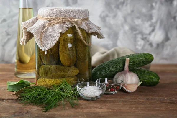 Lezzetli salatalık turşusu 