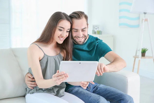 Young couple searching information — Stock Photo, Image