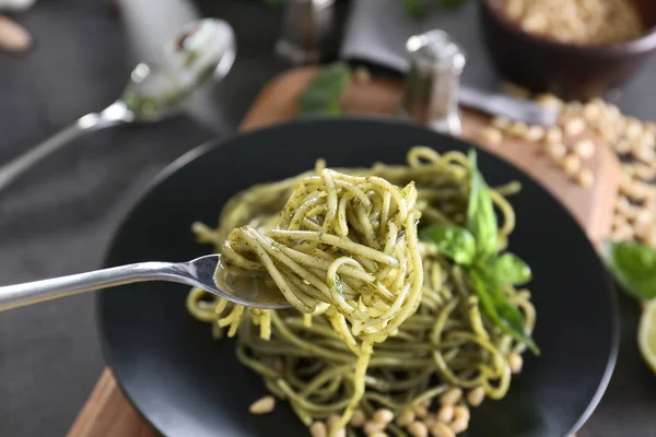 Makarna üzerine arka plan bulanık çatalla