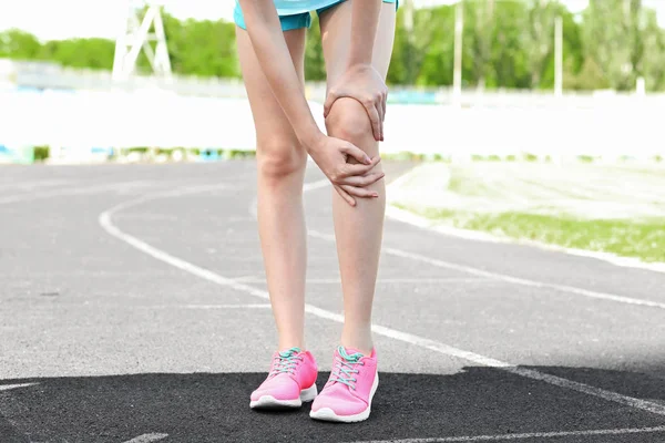 Young woman suffering from leg pain — Stock Photo, Image