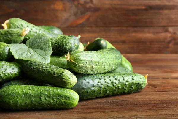 Olgun taze salatalık 