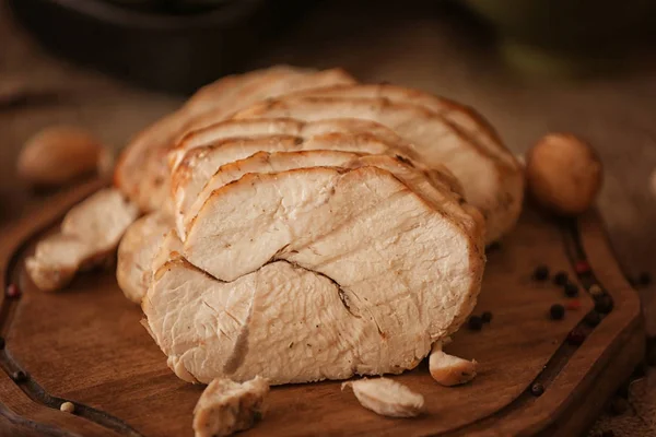 Delicioso peito de peru fatiado — Fotografia de Stock