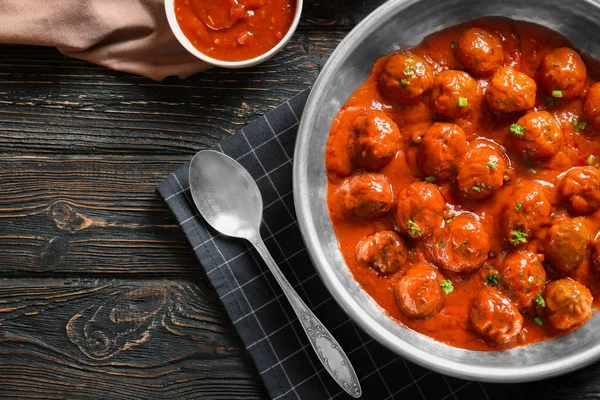 Вкусные фрикадельки в томатном соусе — стоковое фото