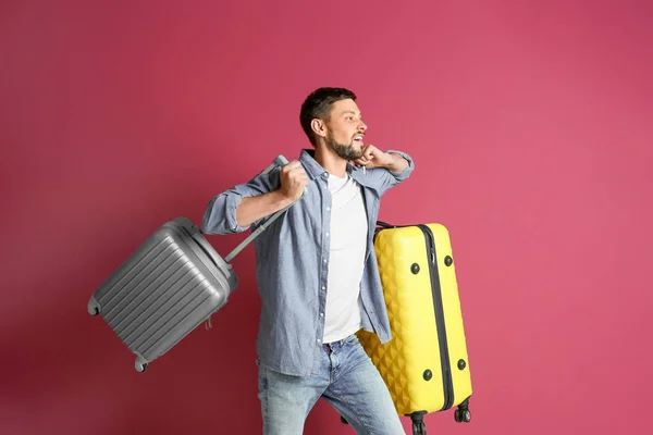 Homme avec des bagages en surpoids — Photo