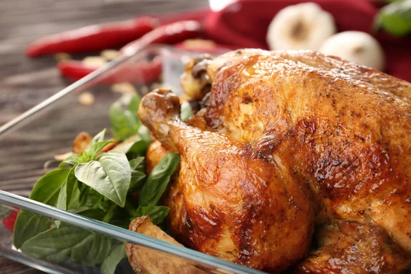 Baking dish with roasted turkey on table — Stock Photo, Image