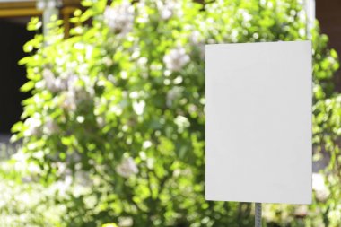 Şehir Parkı içinde boş tabela