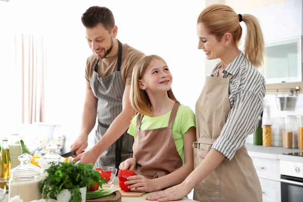 Family cooking in kitchen. Cooking classes concept — Stock Photo, Image