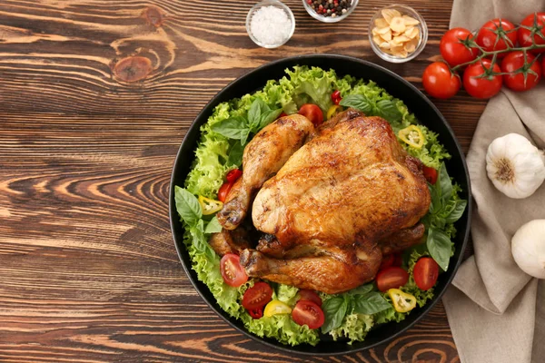 Plate with roasted turkey and vegetables on table — Stock Photo, Image