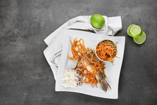 Plate with delicious fish, sauce, rice and vegetables — Stock Photo, Image