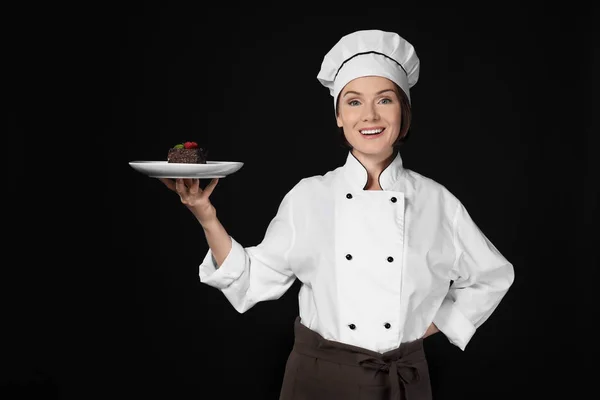 Chef femenino con postre — Foto de Stock