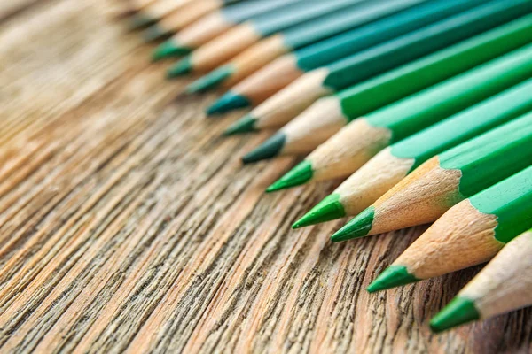 Lápis verdes afiados — Fotografia de Stock