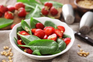 Tabak ıspanak salatası  