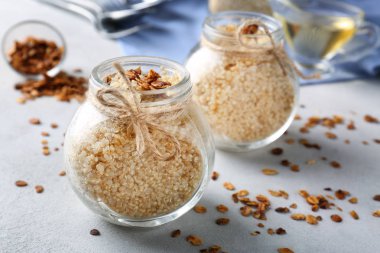 Pişmiş quinoa ile kompozisyon  