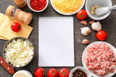 Et lazanya yemek pişirmek için malzemeler