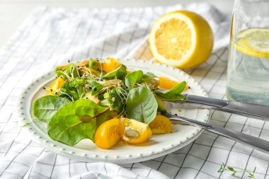 Sarı domates ve brokoli salatası