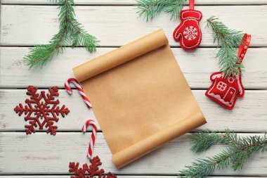 Kaydırma ve Noel dekor ahşap masa üzerinde kompozisyonu