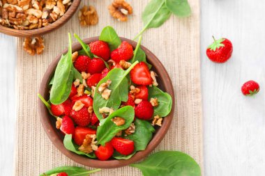 Tabak ıspanak salatası  