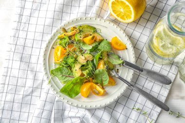 Sarı domates ve brokoli salatası