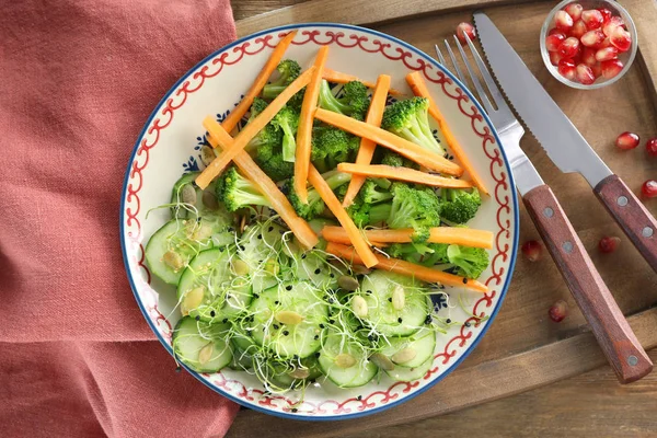 Superfood salade met komkommer — Stockfoto