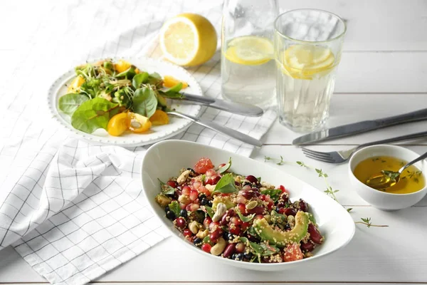 Composição com saladas superalimentares — Fotografia de Stock