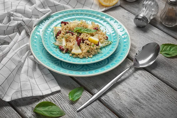 Sallad med quinoa och bönor — Stockfoto