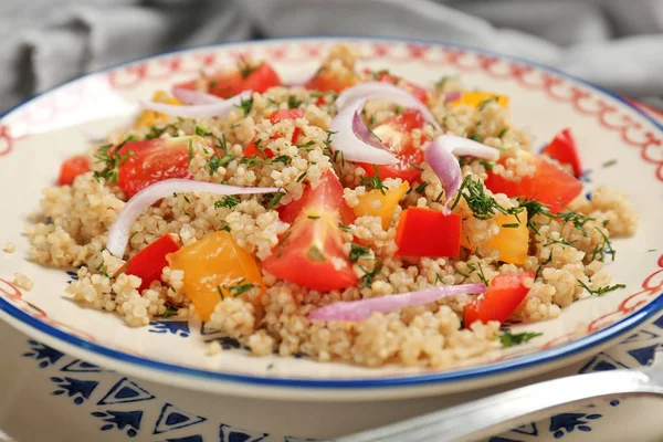 Salată cu quinoa și roșii — Fotografie, imagine de stoc